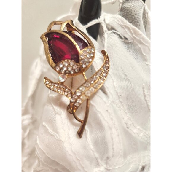 Red Tulip Brooch Surrounded by Rhinestones and Gold Tone frame Rose Bud Brooch - Picture 7 of 10